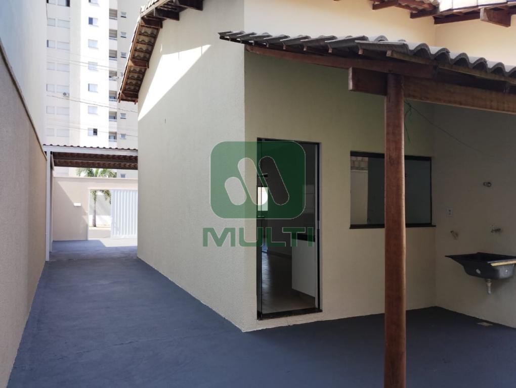 Casa à venda com 3 quartos, 69m² - Foto 4