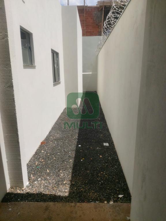 Casa à venda com 3 quartos, 72m² - Foto 2