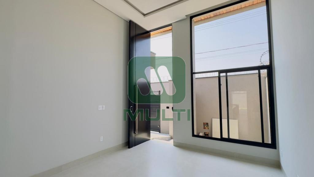 Casa à venda com 3 quartos, 170m² - Foto 1