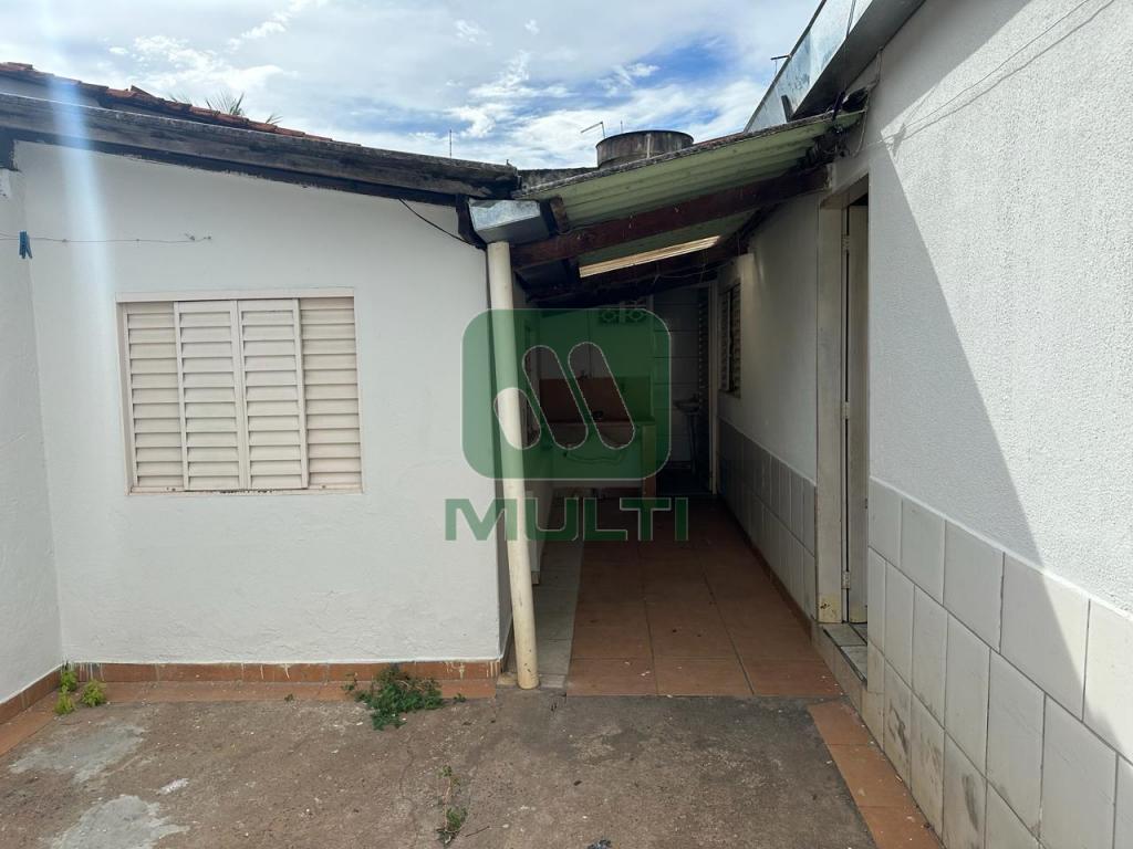 Casa à venda com 3 quartos, 130m² - Foto 1