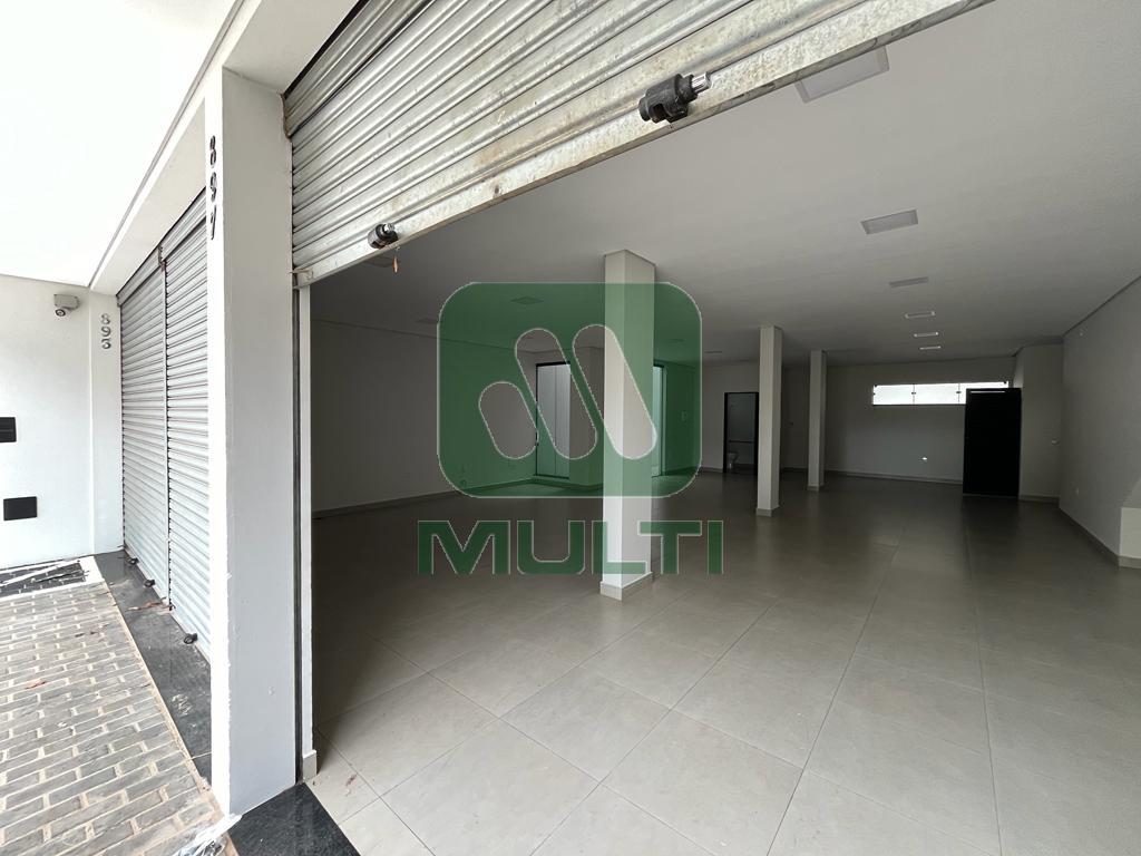 Casa à venda com 3 quartos, 438m² - Foto 1