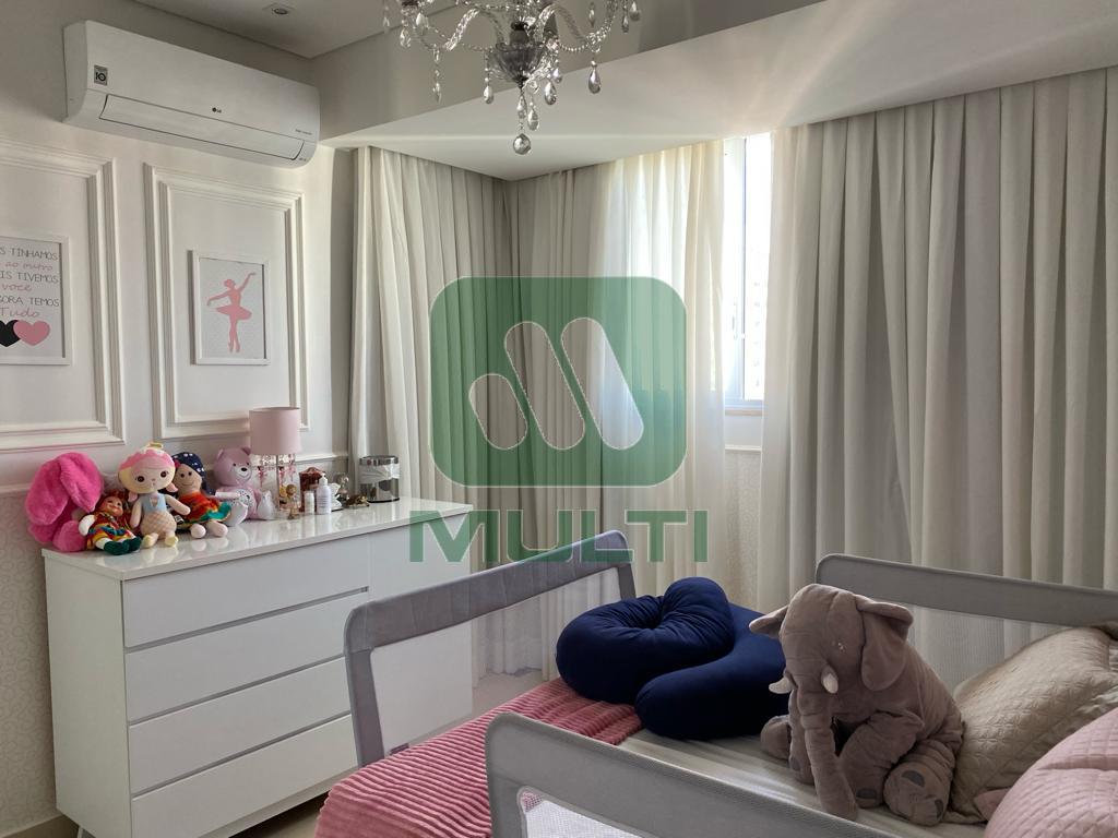 Apartamento à venda com 3 quartos, 197m² - Foto 13