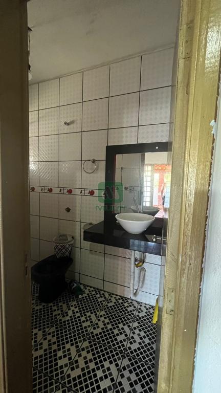 Casa à venda com 5 quartos, 200m² - Foto 2