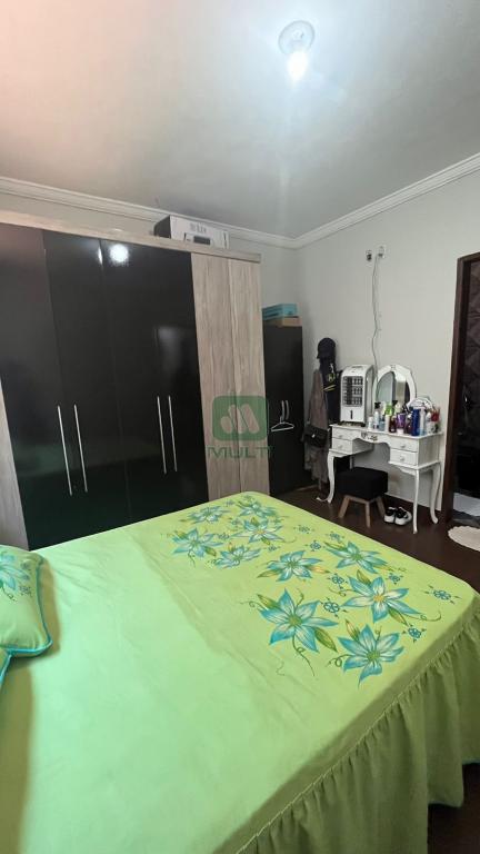 Casa à venda com 5 quartos, 200m² - Foto 4