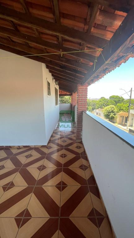 Casa à venda com 5 quartos, 200m² - Foto 13