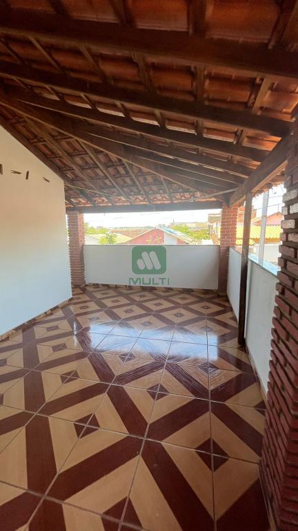 Casa à venda com 5 quartos, 200m² - Foto 27