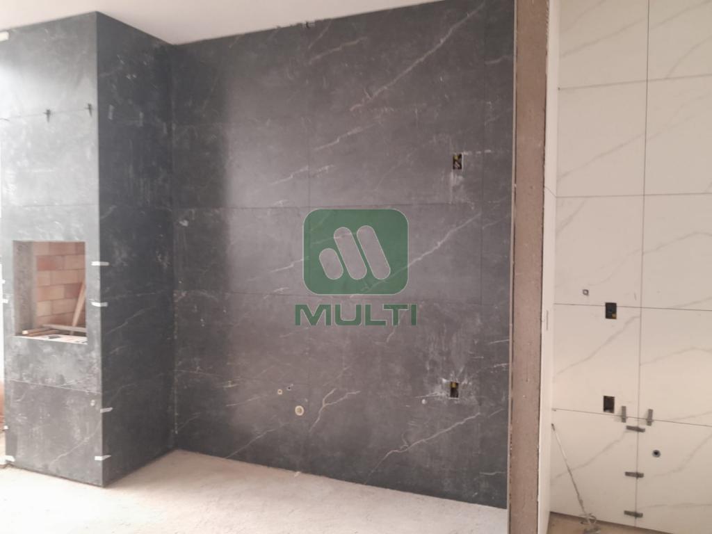 Casa à venda com 3 quartos, 150m² - Foto 1