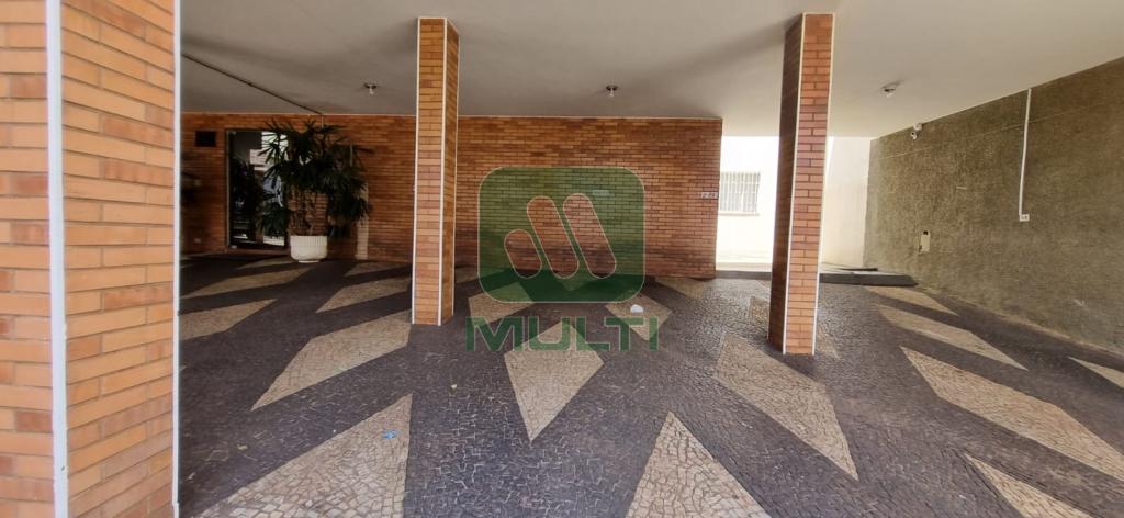 Apartamento à venda com 3 quartos, 83m² - Foto 2