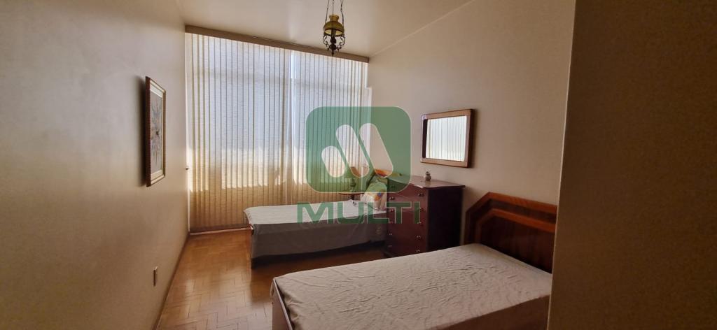 Apartamento à venda com 3 quartos, 135m² - Foto 8