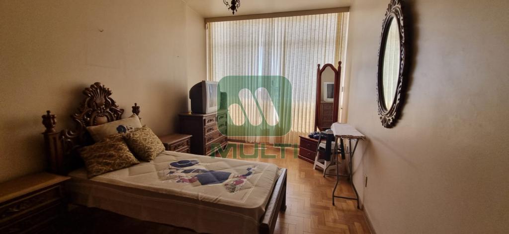 Apartamento à venda com 3 quartos, 135m² - Foto 9