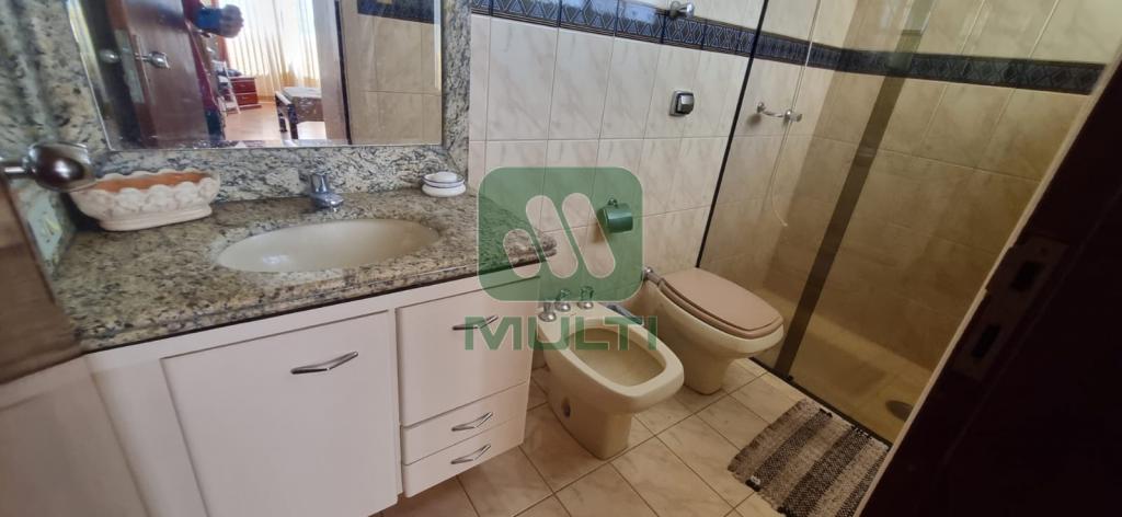 Apartamento à venda com 3 quartos, 135m² - Foto 11