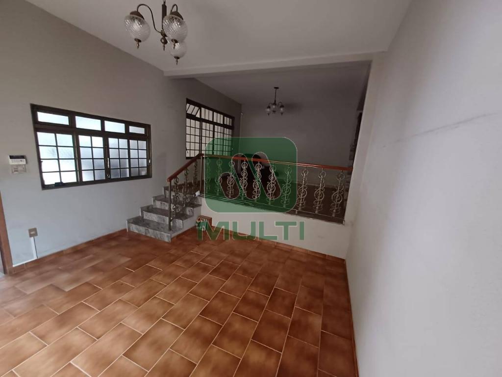 Casa à venda com 7 quartos, 400m² - Foto 1