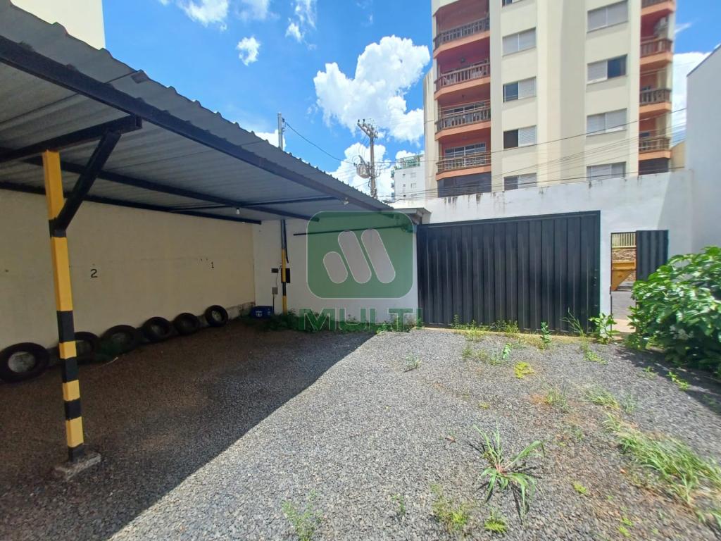 Terreno à venda com 1 quarto, 315m² - Foto 1