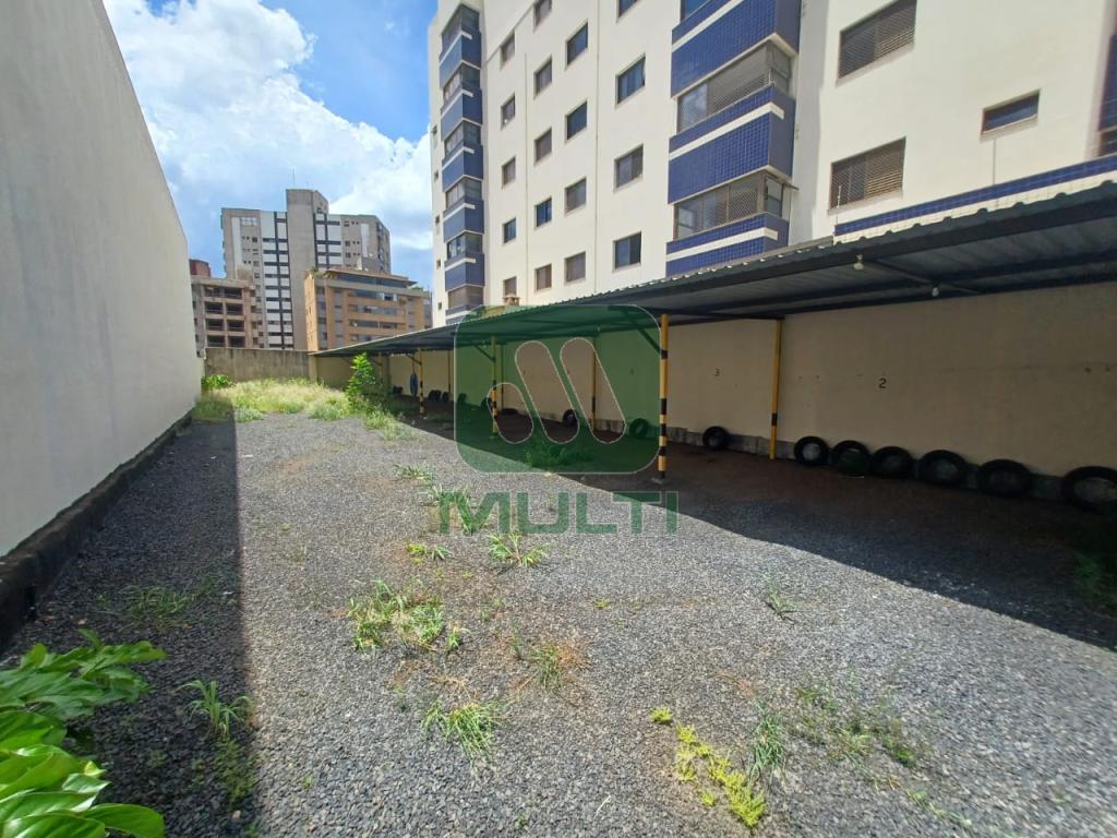 Terreno à venda com 1 quarto, 315m² - Foto 2