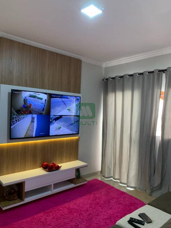 Casa à venda com 3 quartos, 145m² - Foto 1