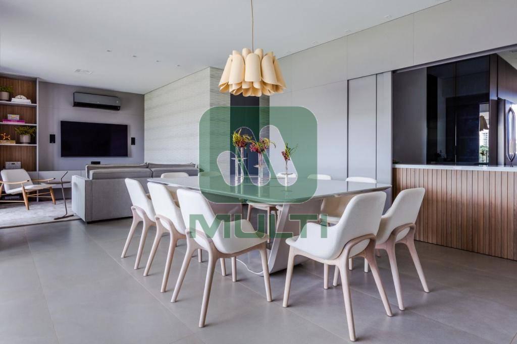 Apartamento à venda com 3 quartos, 198m² - Foto 4