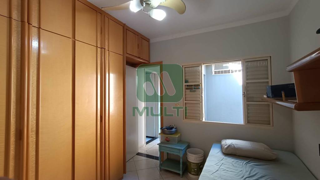 Casa à venda com 3 quartos, 234m² - Foto 13