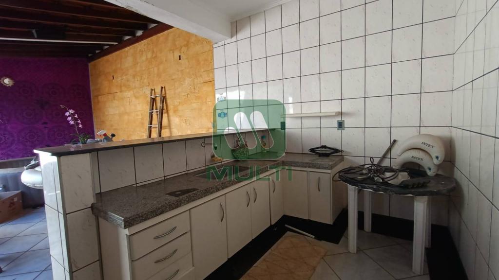 Casa à venda com 3 quartos, 234m² - Foto 17