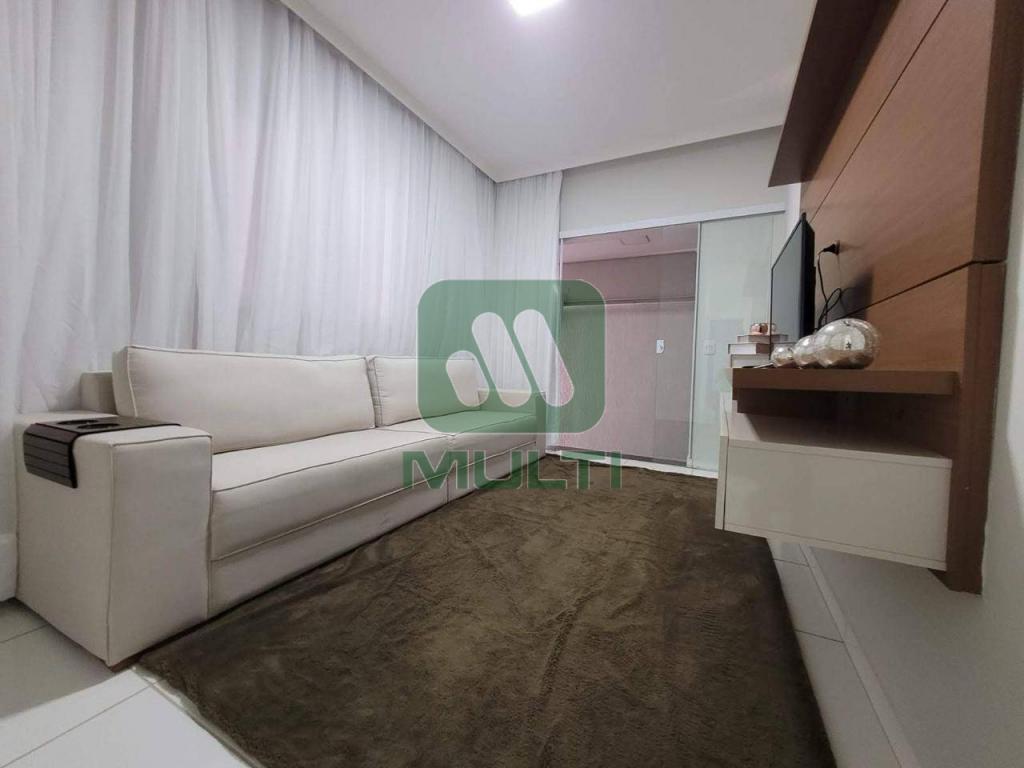 Casa à venda com 4 quartos, 260m² - Foto 1