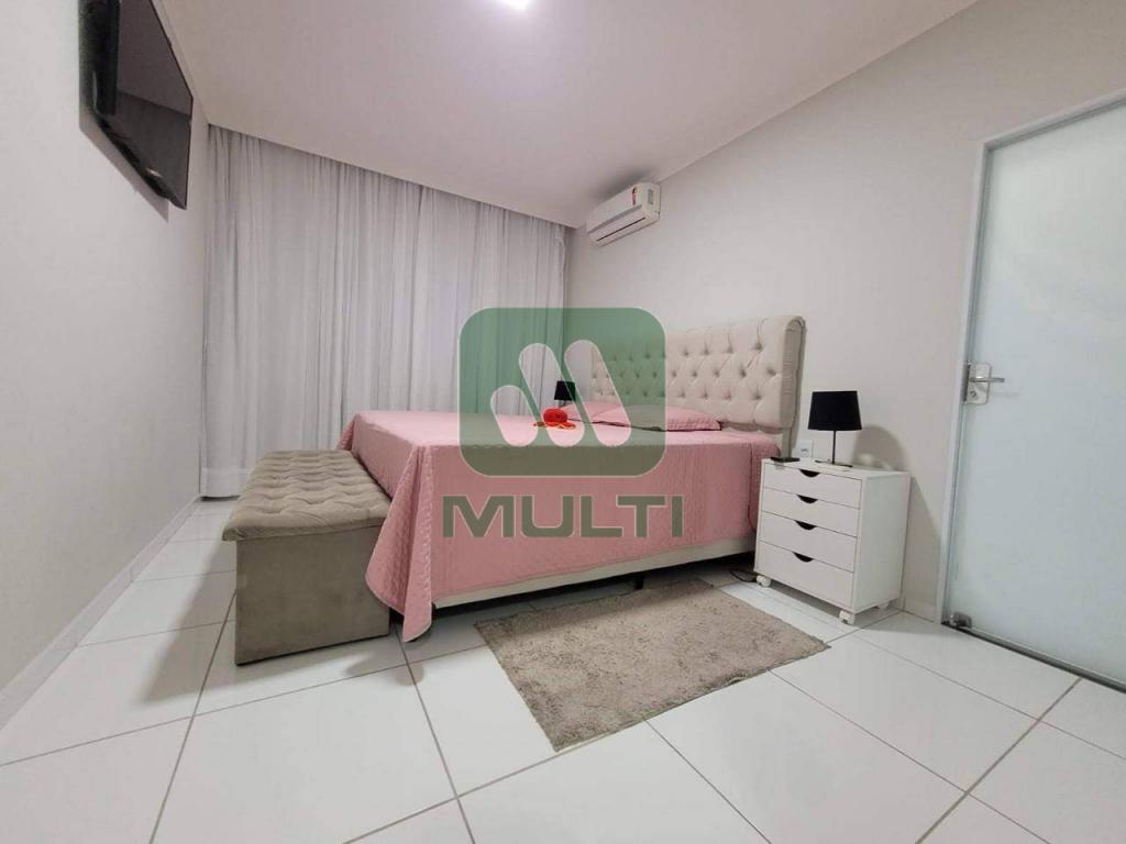 Casa à venda com 4 quartos, 260m² - Foto 8