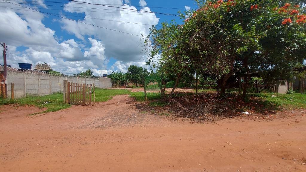 Terreno à venda com 1 quarto, 1000m² - Foto 1