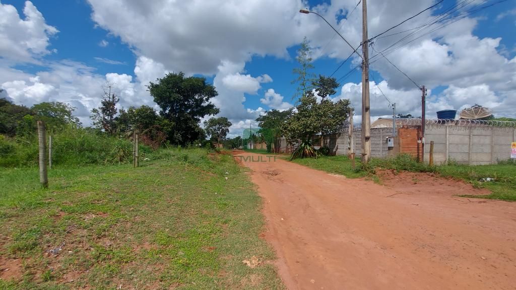 Terreno à venda com 1 quarto, 1000m² - Foto 2