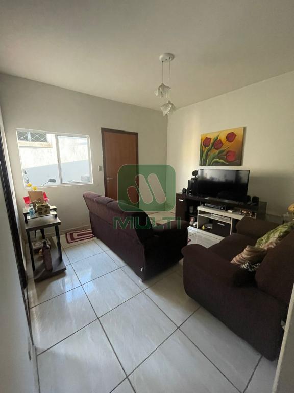 Casa à venda com 3 quartos, 180m² - Foto 1