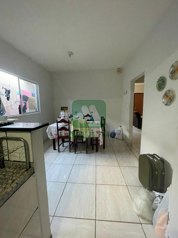 Casa à venda com 3 quartos, 180m² - Foto 2