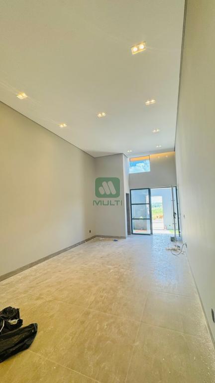 Casa à venda com 3 quartos, 149m² - Foto 1