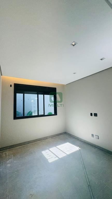 Casa à venda com 3 quartos, 149m² - Foto 3