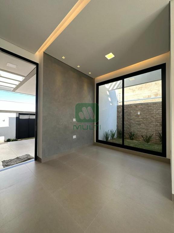 Casa à venda com 3 quartos, 150m² - Foto 1