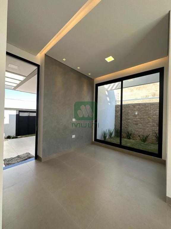 Casa à venda com 3 quartos, 150m² - Foto 2