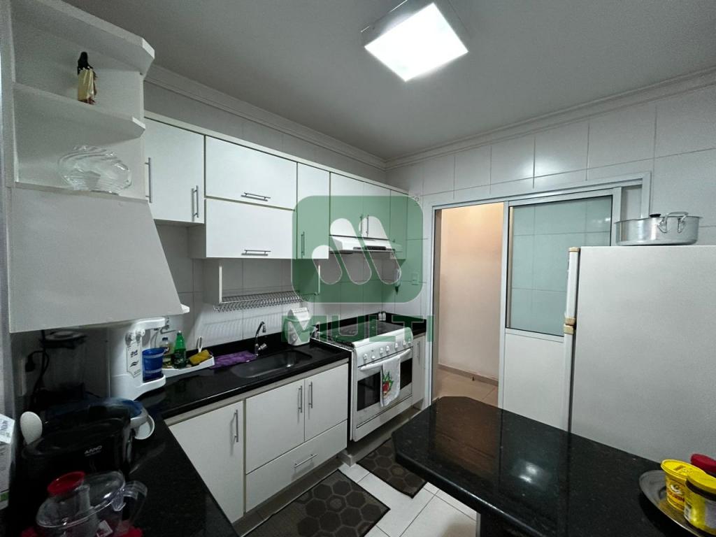 Apartamento à venda com 3 quartos, 97m² - Foto 2