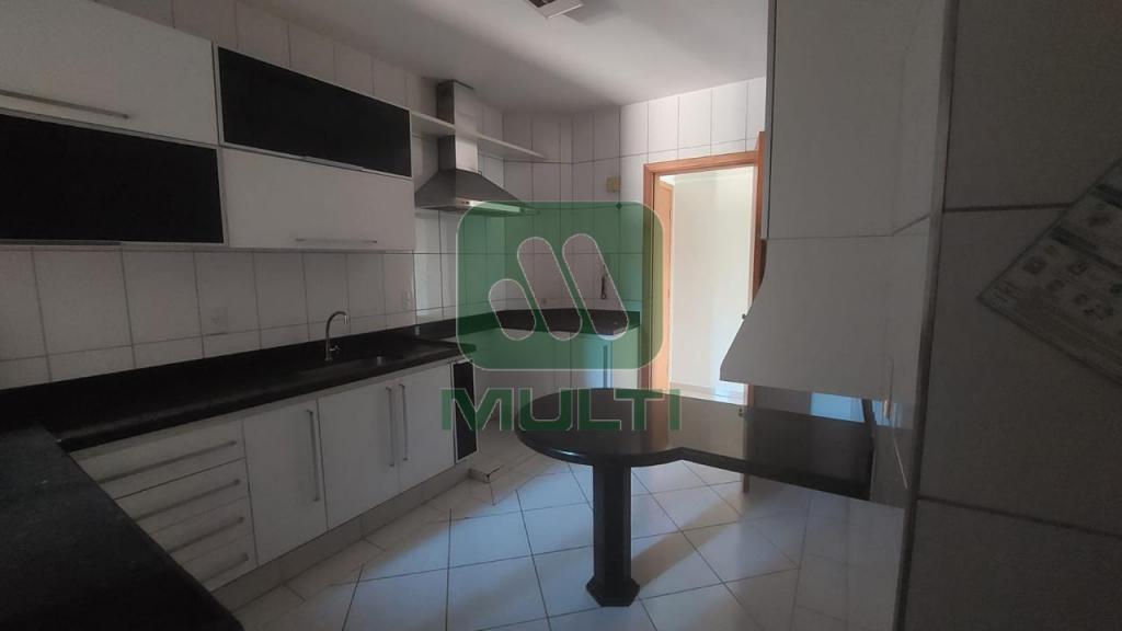 Apartamento à venda com 4 quartos, 136m² - Foto 4