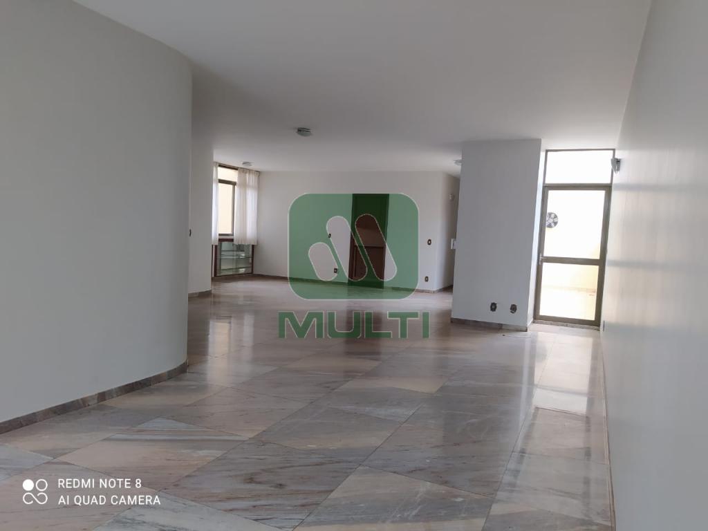 Apartamento à venda com 3 quartos, 200m² - Foto 1