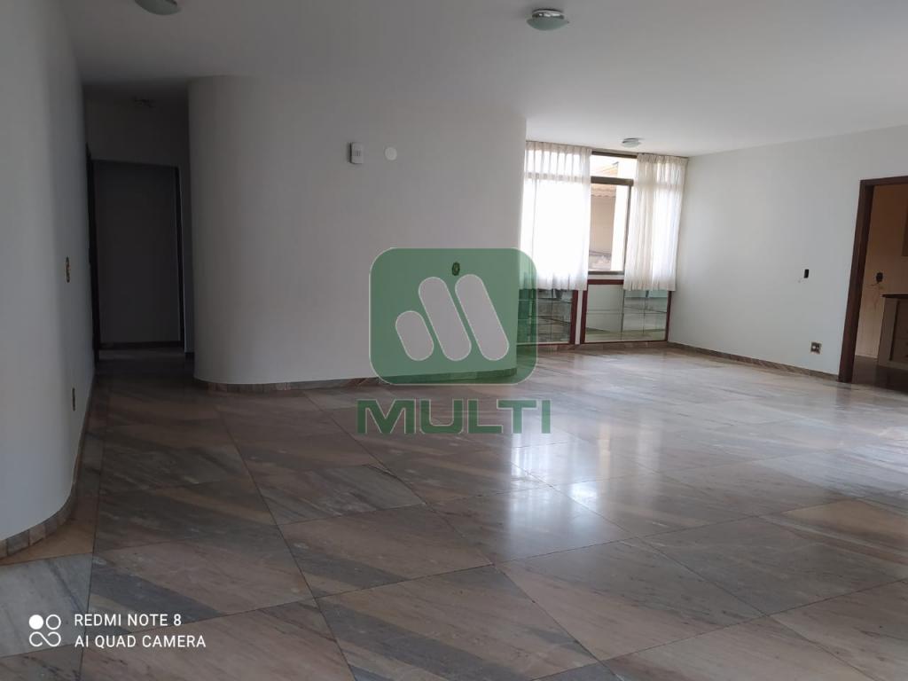 Apartamento à venda com 3 quartos, 200m² - Foto 2