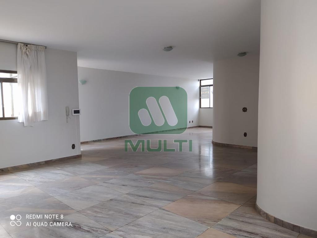 Apartamento à venda com 3 quartos, 200m² - Foto 3