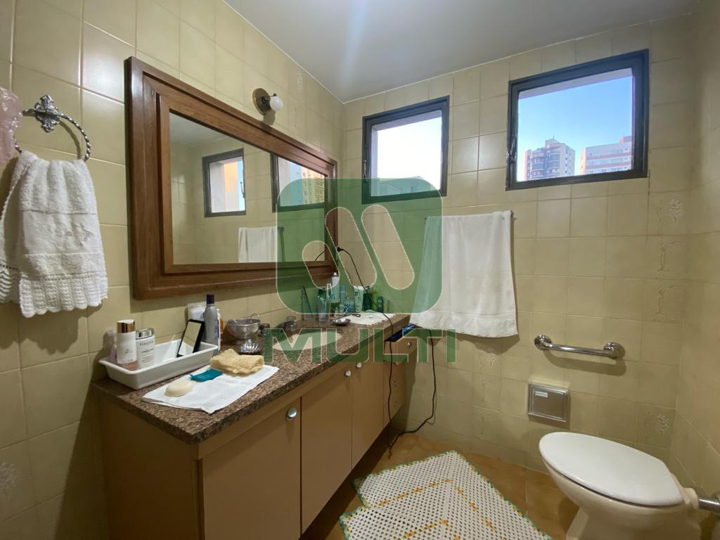 Apartamento à venda com 3 quartos, 200m² - Foto 11