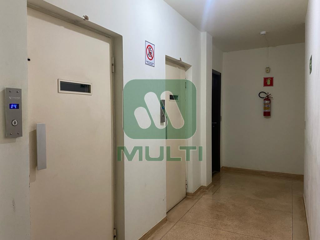 Apartamento à venda com 3 quartos, 200m² - Foto 17