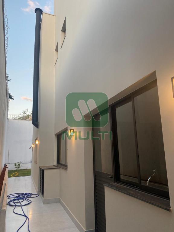 Casa à venda com 3 quartos, 298m² - Foto 7