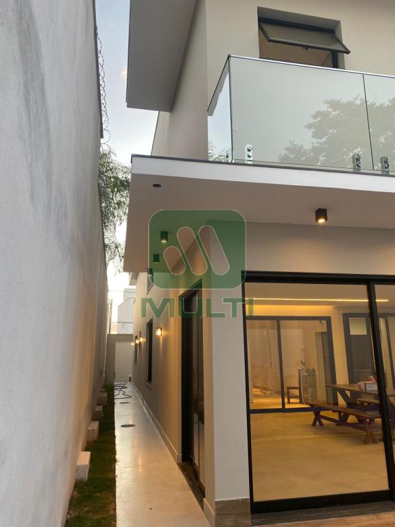 Casa à venda com 3 quartos, 298m² - Foto 8