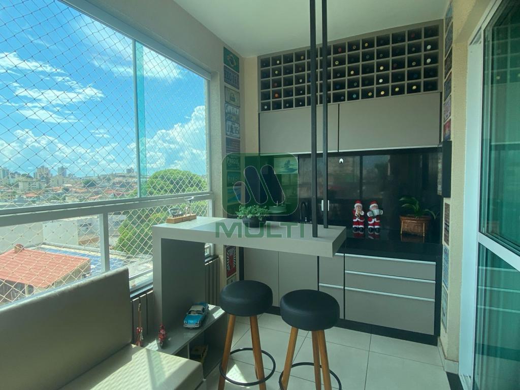 Apartamento à venda com 3 quartos, 120m² - Foto 1