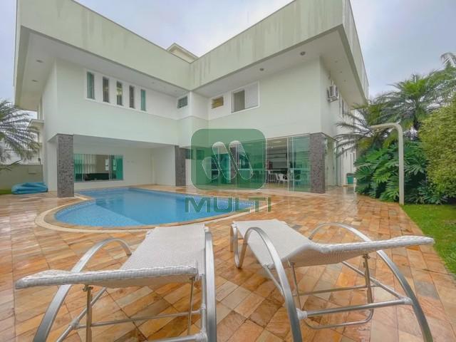 Casa de Condomínio à venda com 4 quartos, 410m² - Foto 1