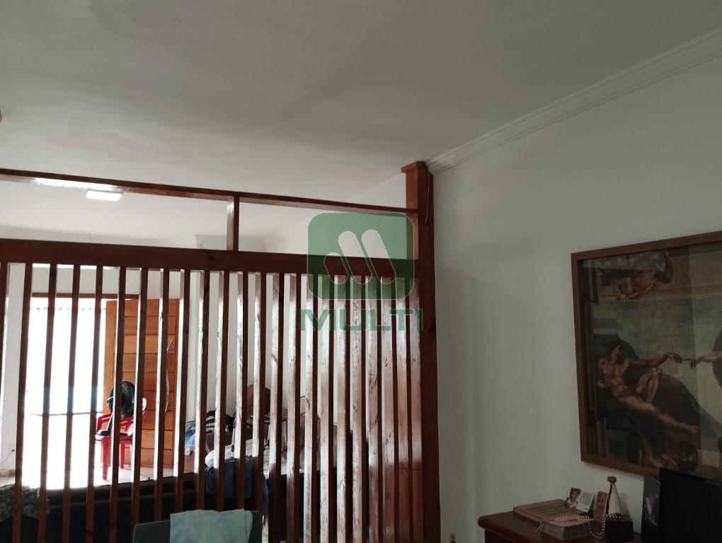 Casa à venda com 3 quartos, 200m² - Foto 4