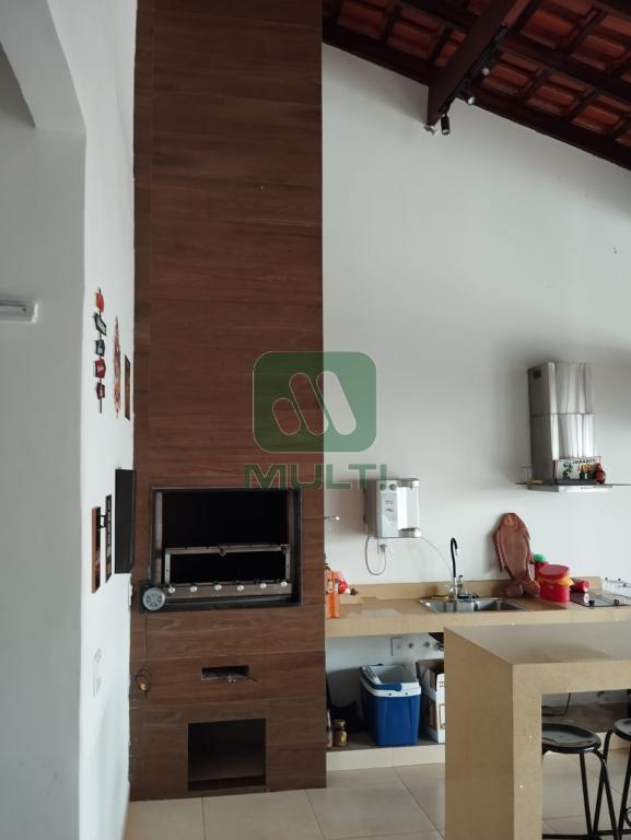 Casa à venda com 3 quartos, 200m² - Foto 8