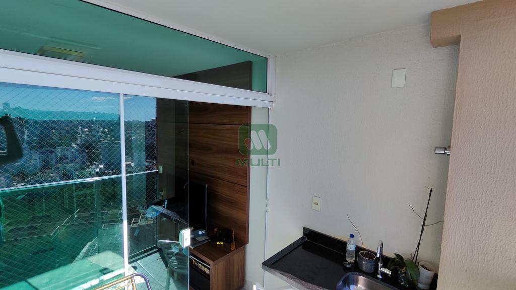 Apartamento à venda com 2 quartos, 70m² - Foto 3