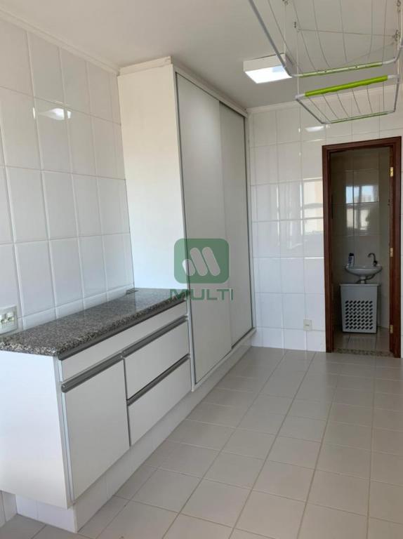 Apartamento à venda com 3 quartos, 140m² - Foto 8