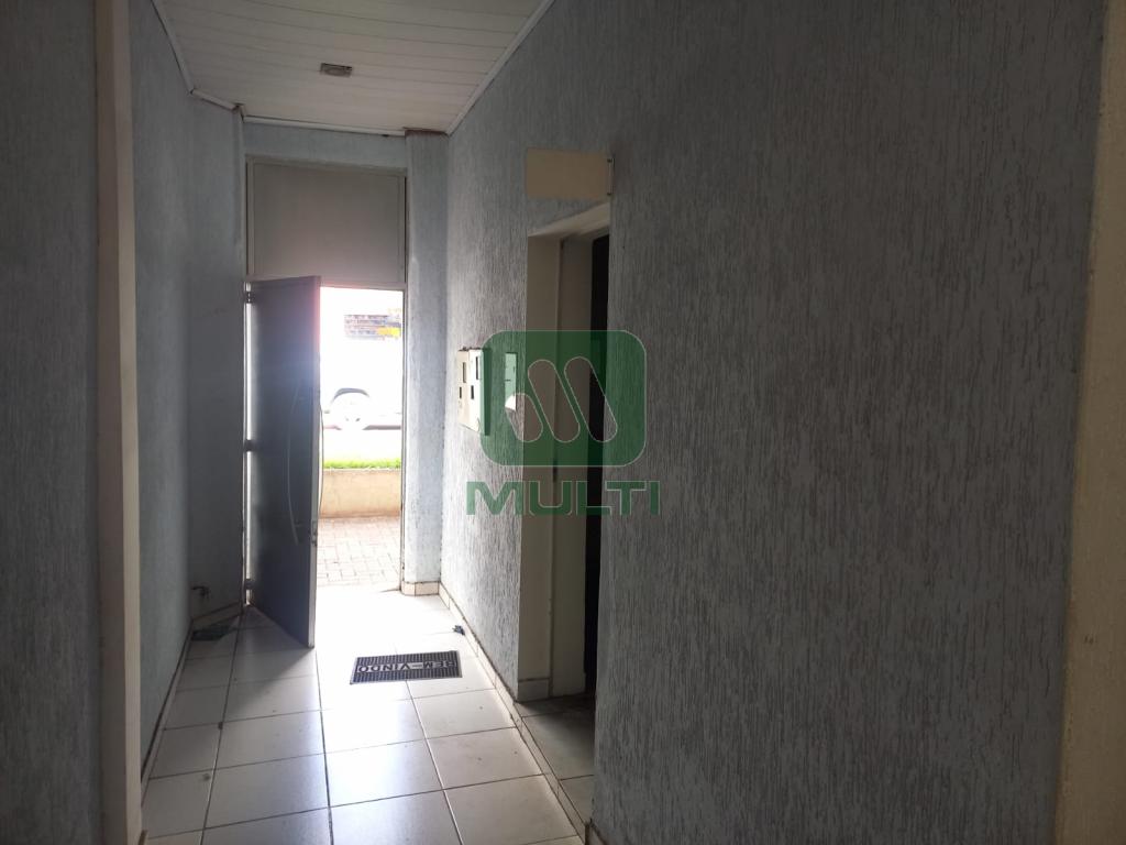 Prédio Inteiro à venda com 6 quartos, 200m² - Foto 1