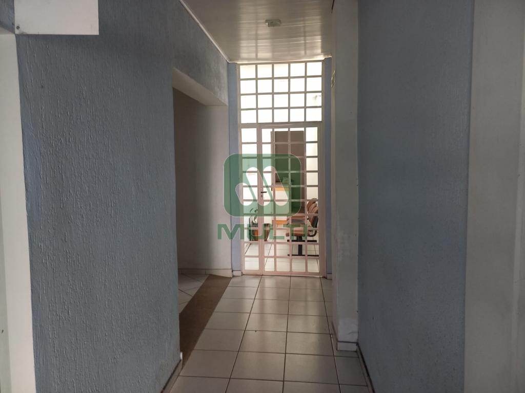 Prédio Inteiro à venda com 6 quartos, 200m² - Foto 2