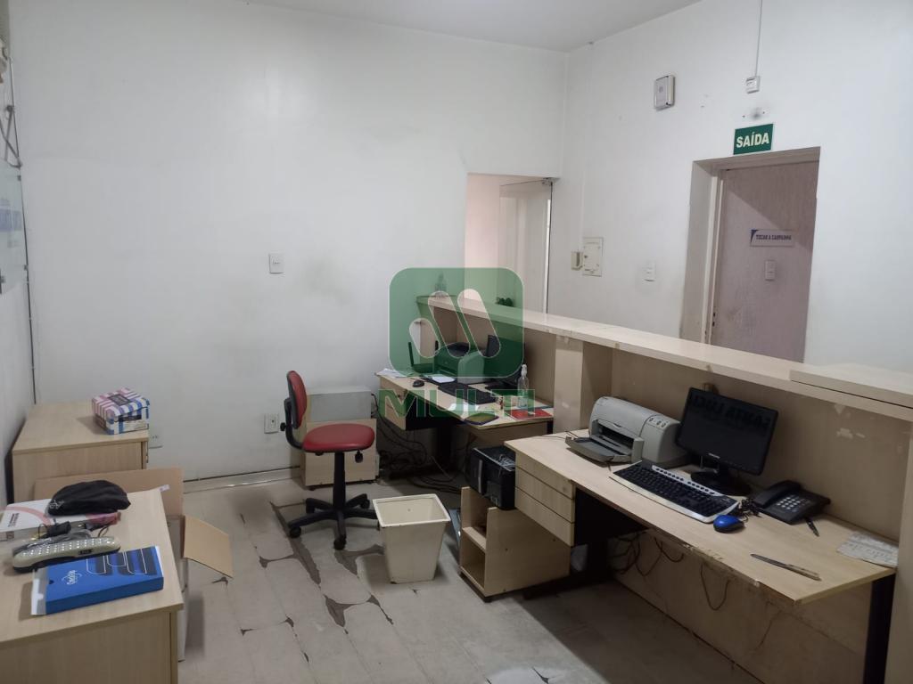 Prédio Inteiro à venda com 6 quartos, 200m² - Foto 4